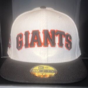 New Era 9Fifty - San Francisco Giants White and Black Corduroy SnapBack Cap
